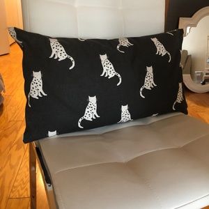 Decorative cat pillow